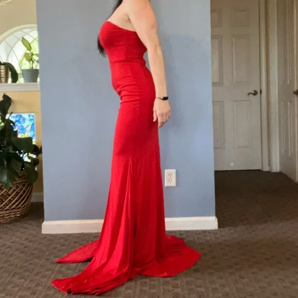 Elegant Red Strapless Evening Gown - Picture 3 of 12